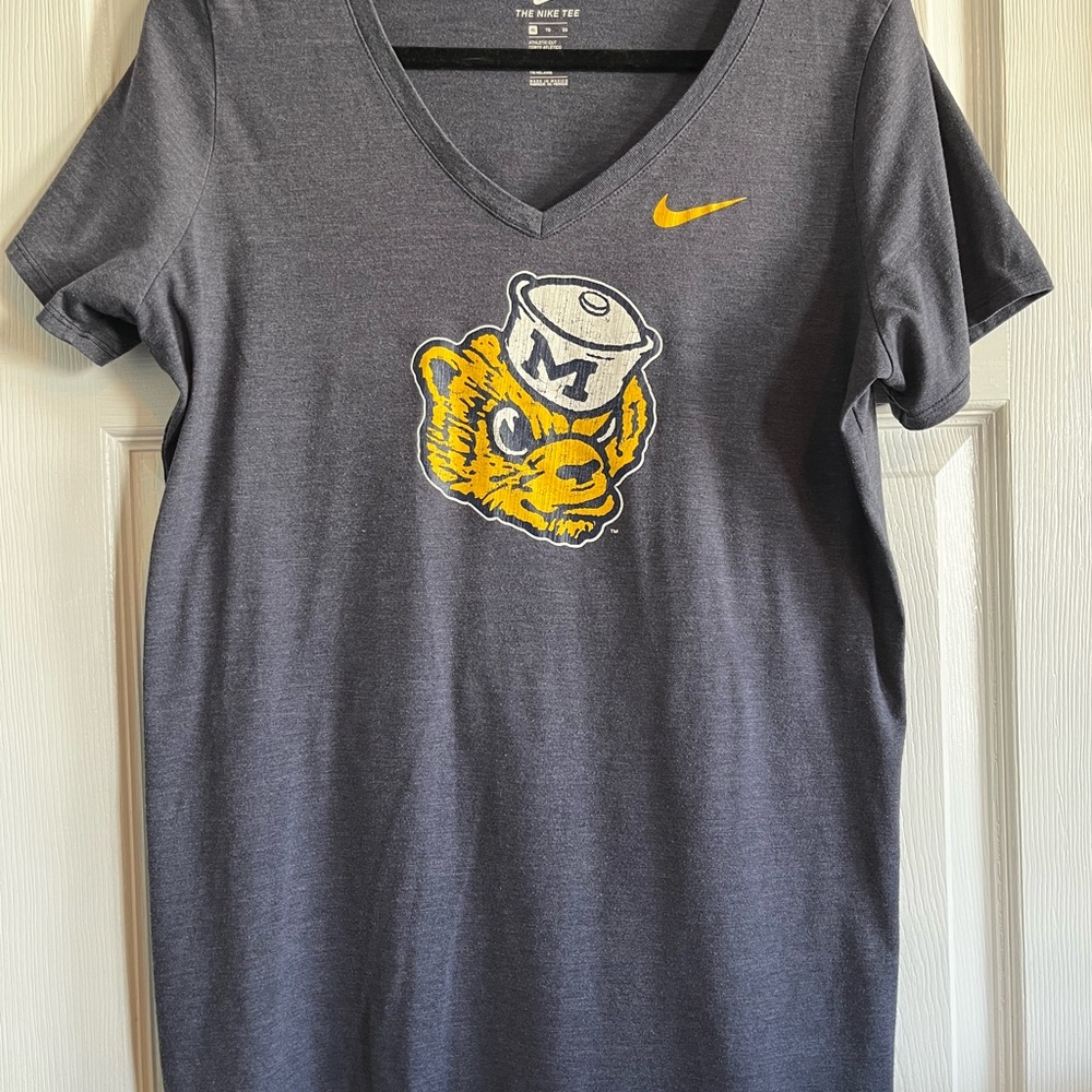 Nike Michigan Wolverines Retro Mascot Wolverbear Tri-Blend T-Shirt Men's XL